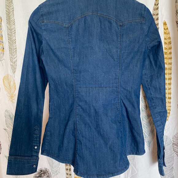 G by Guess Women's Denim Western Style Pearl Snap Shirt SM - Picture 4 of 4